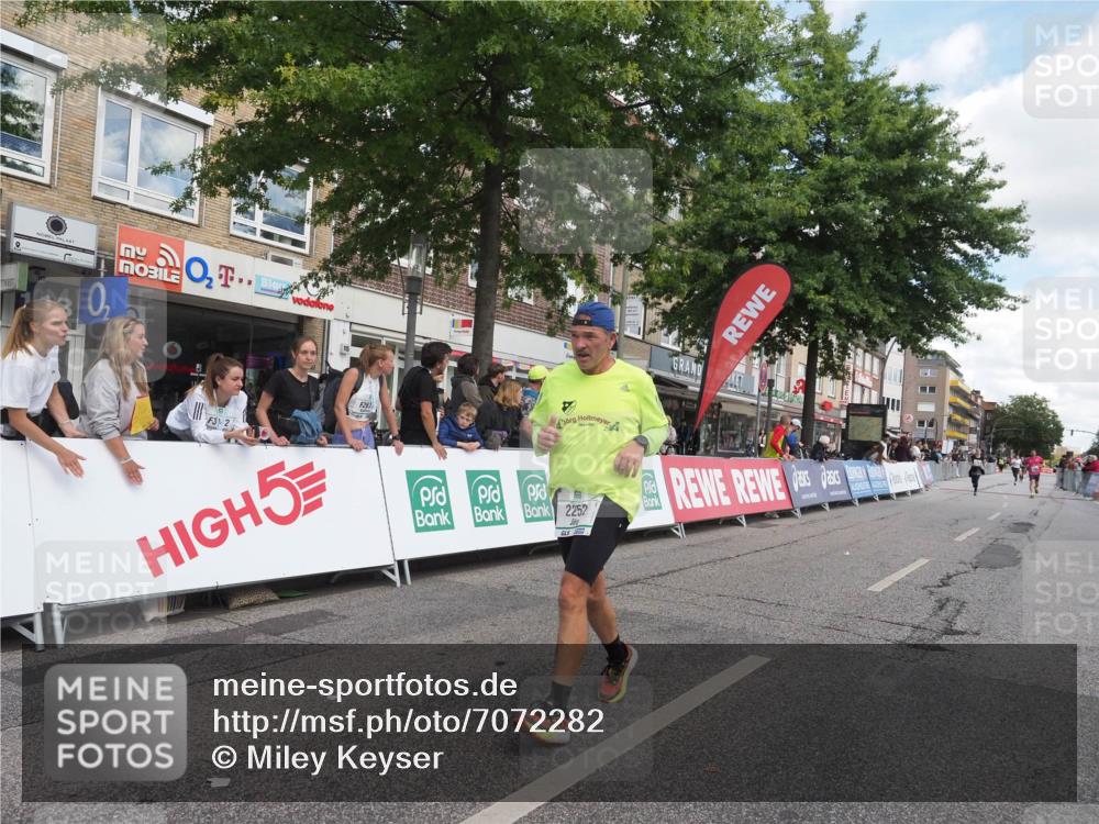 15.09.2024 - PSD Bank Halbmarathon Miley Keyser http://msf.ph/oto/7072282 15.09.2024 12:26:40 Ziel 2009, 2252, 3237, 3374, 3489 meine-sportfotos.de