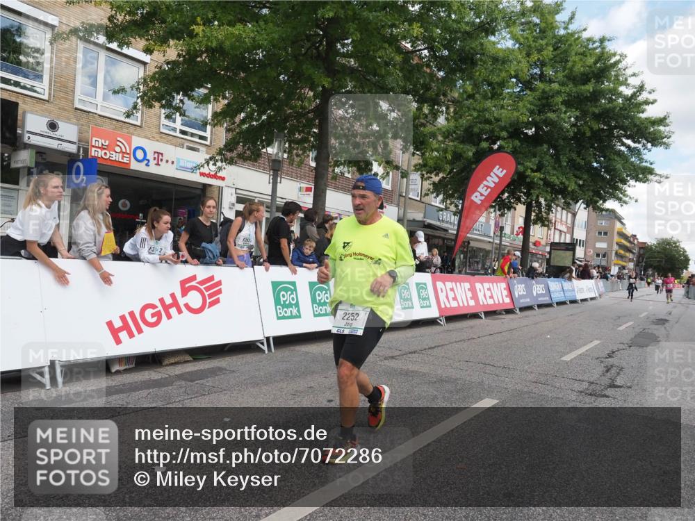 15.09.2024 - PSD Bank Halbmarathon Miley Keyser http://msf.ph/oto/7072286 15.09.2024 12:26:40 Ziel 2009, 2252, 3237, 3374, 3489 meine-sportfotos.de