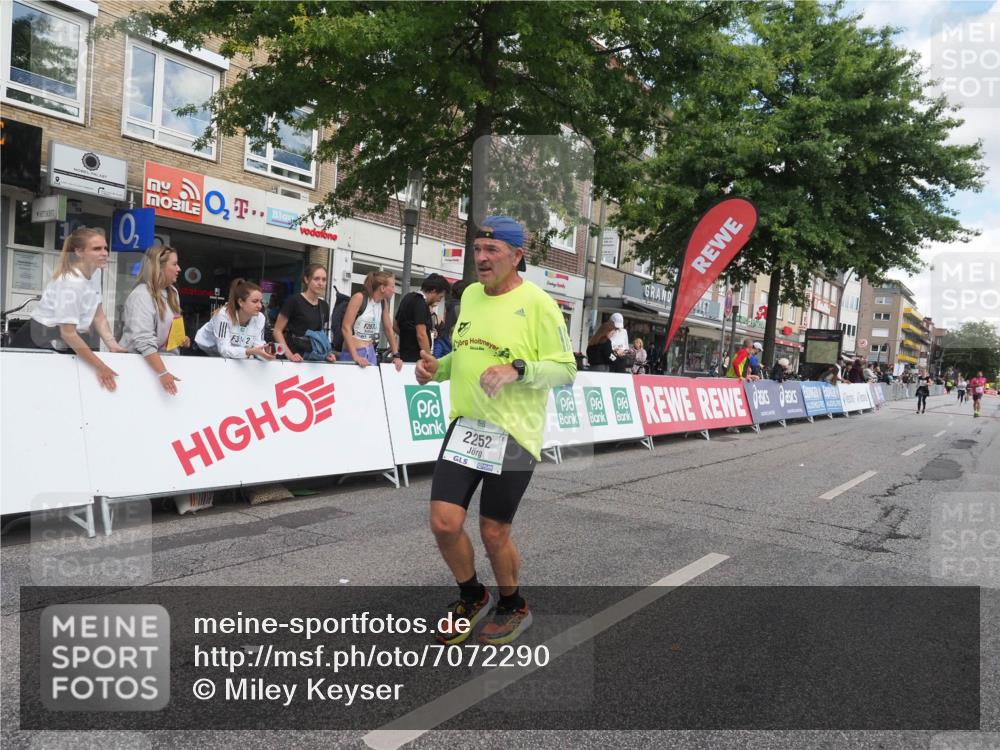 15.09.2024 - PSD Bank Halbmarathon Miley Keyser http://msf.ph/oto/7072290 15.09.2024 12:26:40 Ziel 2009, 2252, 3237, 3374, 3489 meine-sportfotos.de
