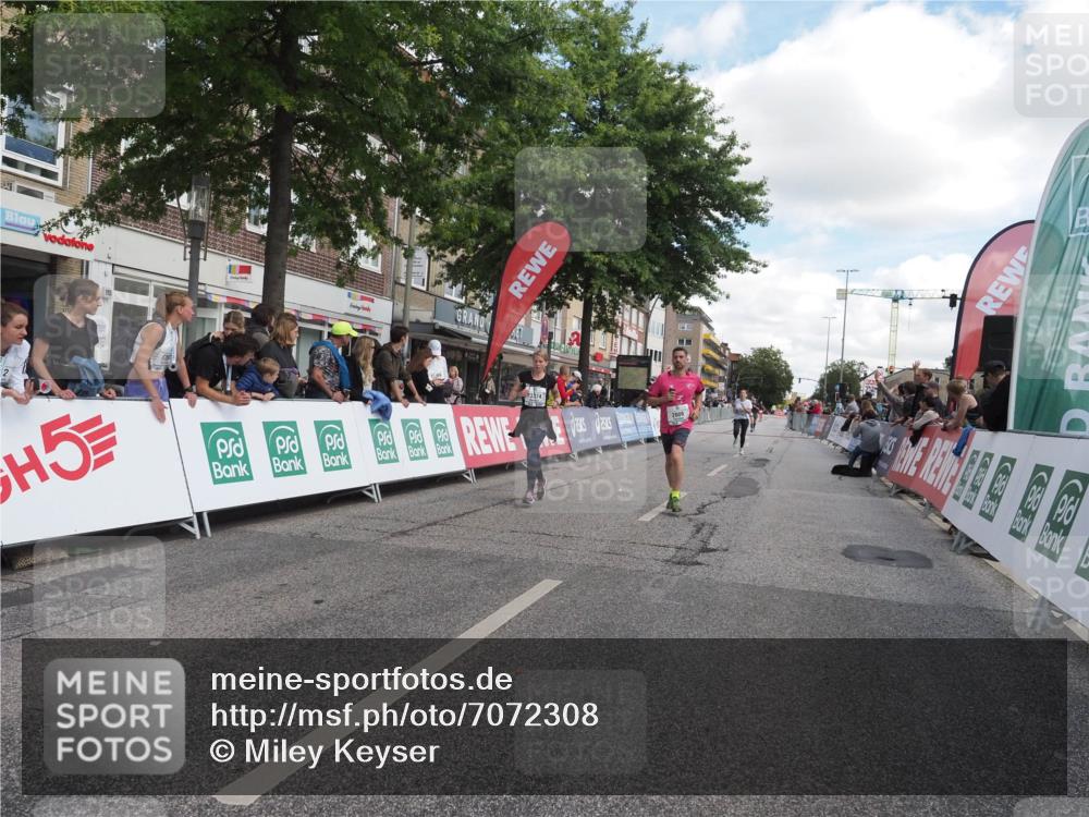 15.09.2024 - PSD Bank Halbmarathon Miley Keyser http://msf.ph/oto/7072308 15.09.2024 12:26:47 Ziel 2009, 2252, 3128, 3374 meine-sportfotos.de