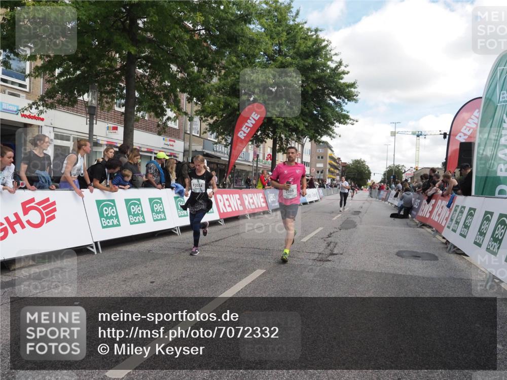 15.09.2024 - PSD Bank Halbmarathon Miley Keyser http://msf.ph/oto/7072332 15.09.2024 12:26:48 Ziel 2009, 2252, 3128, 3374 meine-sportfotos.de