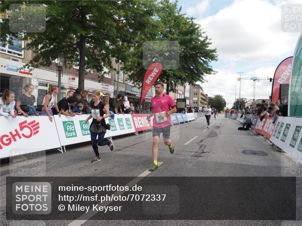 15.09.2024 - PSD Bank Halbmarathon Miley Keyser http://msf.ph/oto/7072337 15.09.2024 12:26:49 Ziel 2009, 2252, 3128, 3374 meine-sportfotos.de