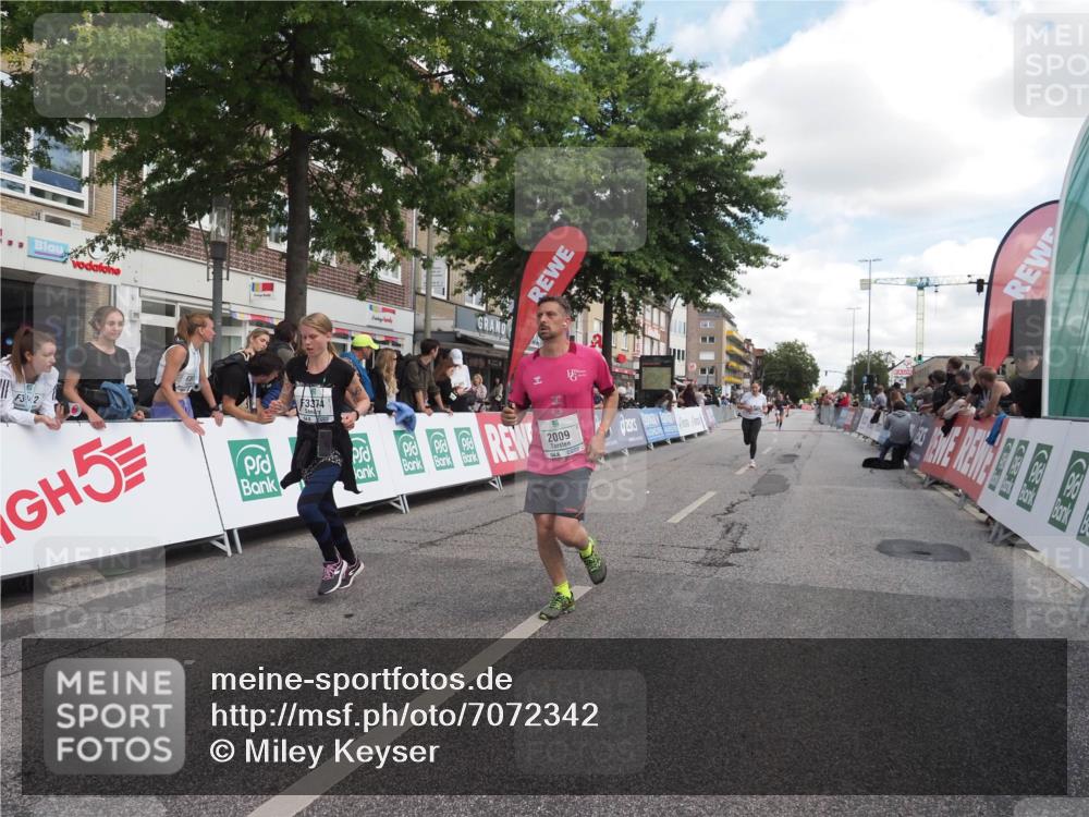 15.09.2024 - PSD Bank Halbmarathon Miley Keyser http://msf.ph/oto/7072342 15.09.2024 12:26:49 Ziel 2009, 2252, 3128, 3374 meine-sportfotos.de