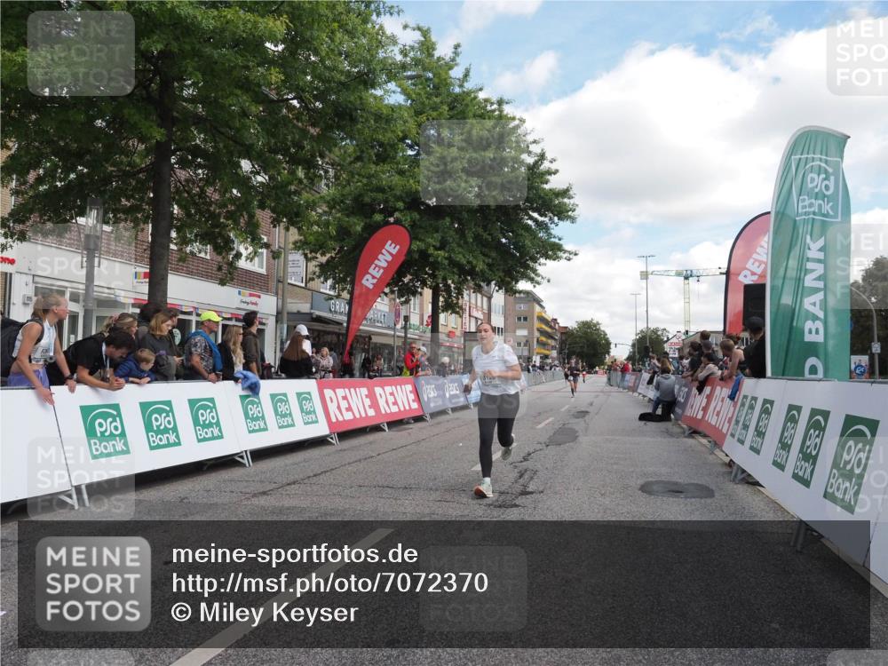 15.09.2024 - PSD Bank Halbmarathon Miley Keyser http://msf.ph/oto/7072370 15.09.2024 12:26:51 Ziel 2009, 2252, 3128, 3374 meine-sportfotos.de