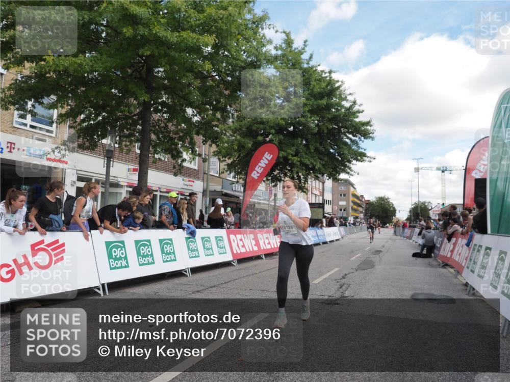 15.09.2024 - PSD Bank Halbmarathon Miley Keyser http://msf.ph/oto/7072396 15.09.2024 12:26:52 Ziel 2009, 2252, 3128, 3374 meine-sportfotos.de