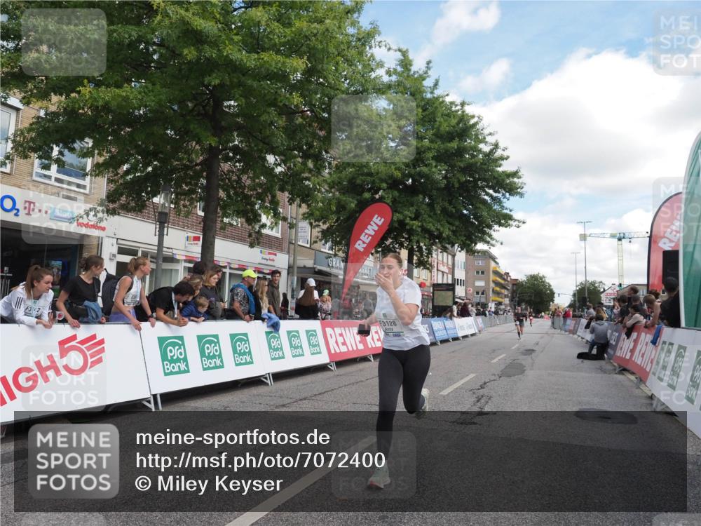 15.09.2024 - PSD Bank Halbmarathon Miley Keyser http://msf.ph/oto/7072400 15.09.2024 12:26:52 Ziel 2009, 2252, 3128, 3374 meine-sportfotos.de