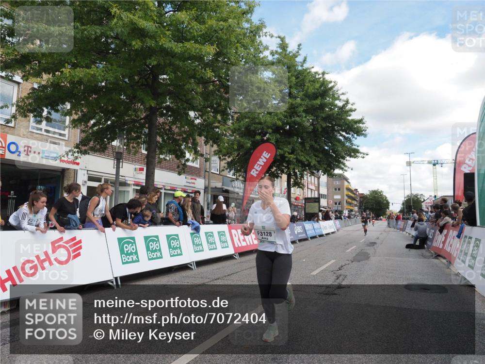 15.09.2024 - PSD Bank Halbmarathon Miley Keyser http://msf.ph/oto/7072404 15.09.2024 12:26:52 Ziel 2009, 2252, 3128, 3374 meine-sportfotos.de