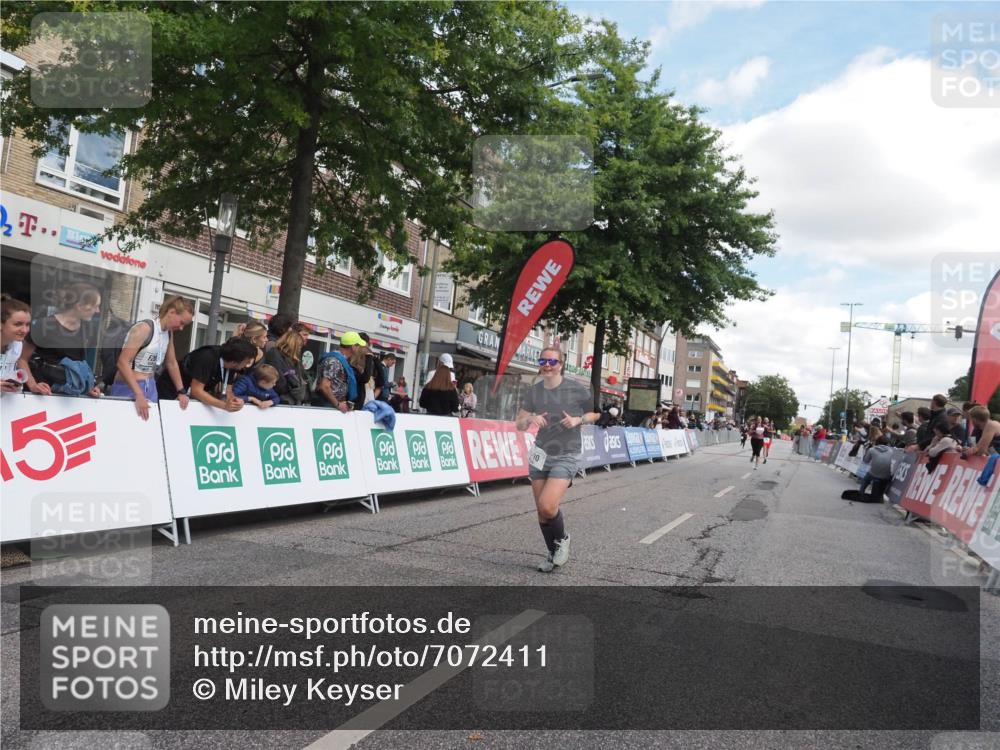 15.09.2024 - PSD Bank Halbmarathon Miley Keyser http://msf.ph/oto/7072411 15.09.2024 12:27:00 Ziel 2009, 2113, 3128, 3249, 3374, 3490 meine-sportfotos.de