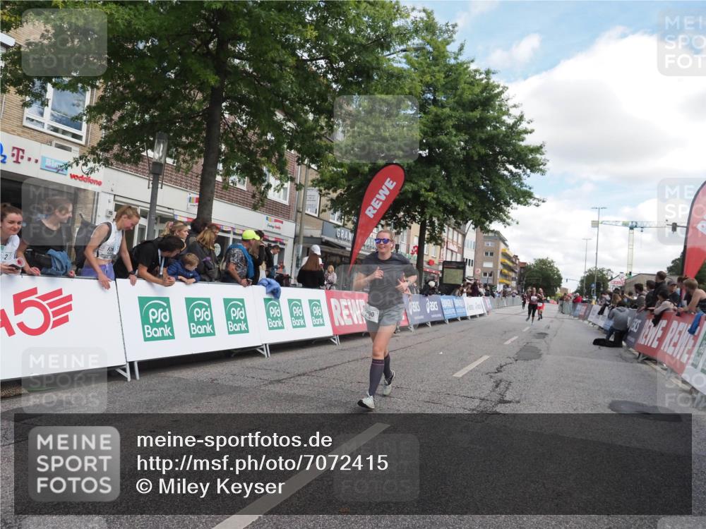 15.09.2024 - PSD Bank Halbmarathon Miley Keyser http://msf.ph/oto/7072415 15.09.2024 12:27:00 Ziel 2009, 2113, 3128, 3249, 3374, 3490 meine-sportfotos.de