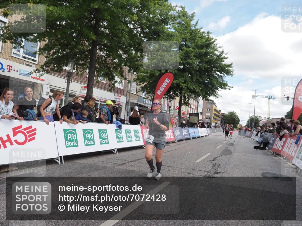 15.09.2024 - PSD Bank Halbmarathon Miley Keyser http://msf.ph/oto/7072428 15.09.2024 12:27:00 Ziel 2009, 2113, 3128, 3249, 3374, 3490 meine-sportfotos.de