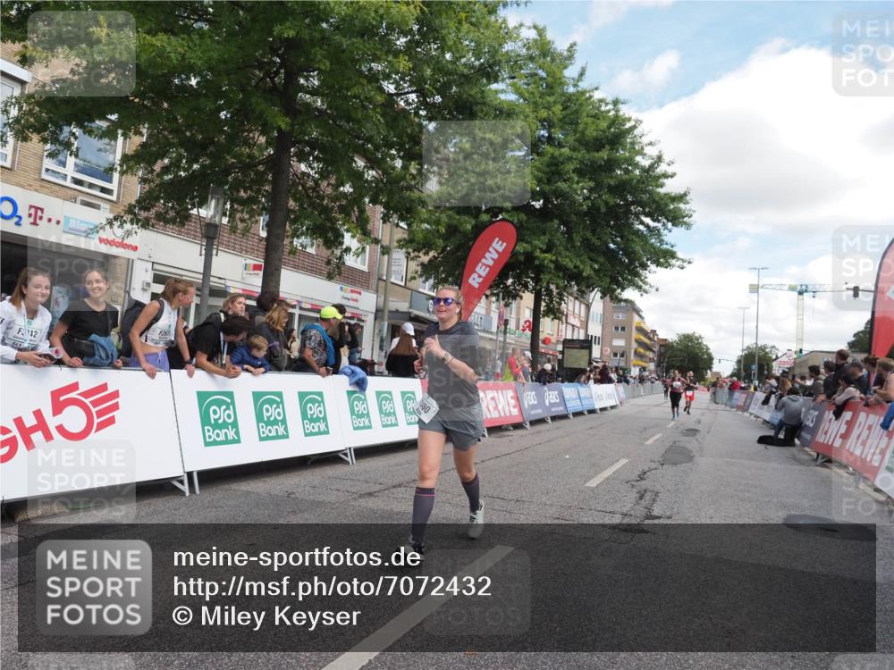 15.09.2024 - PSD Bank Halbmarathon Miley Keyser http://msf.ph/oto/7072432 15.09.2024 12:27:00 Ziel 2009, 2113, 3128, 3249, 3374, 3490 meine-sportfotos.de