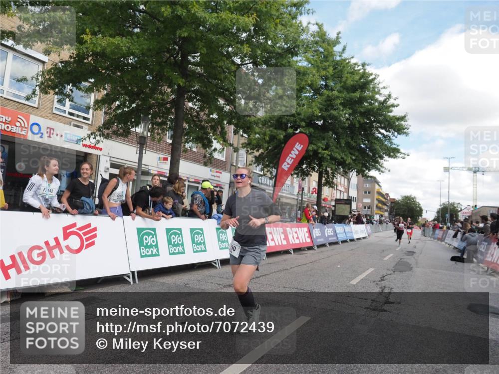 15.09.2024 - PSD Bank Halbmarathon Miley Keyser http://msf.ph/oto/7072439 15.09.2024 12:27:00 Ziel 2009, 2113, 3128, 3249, 3374, 3490 meine-sportfotos.de
