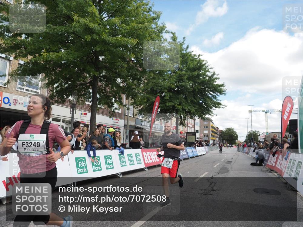 15.09.2024 - PSD Bank Halbmarathon Miley Keyser http://msf.ph/oto/7072508 15.09.2024 12:27:07 Ziel 2113, 2812, 3249, 3490 meine-sportfotos.de