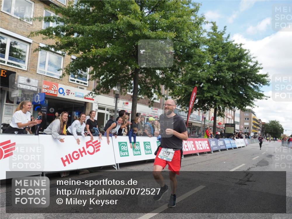 15.09.2024 - PSD Bank Halbmarathon Miley Keyser http://msf.ph/oto/7072527 15.09.2024 12:27:07 Ziel 2113, 2812, 3249, 3490 meine-sportfotos.de