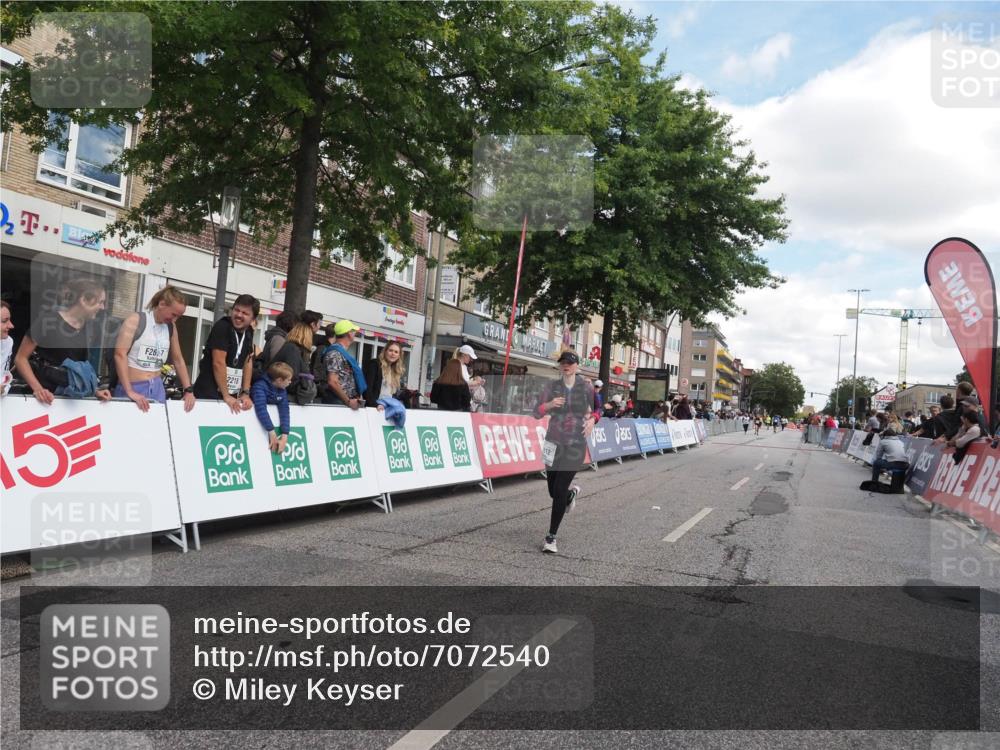 15.09.2024 - PSD Bank Halbmarathon Miley Keyser http://msf.ph/oto/7072540 15.09.2024 12:27:14 Ziel 2113, 2812, 3249, 3490 meine-sportfotos.de