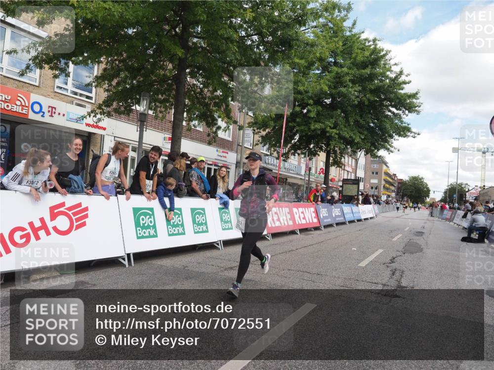 15.09.2024 - PSD Bank Halbmarathon Miley Keyser http://msf.ph/oto/7072551 15.09.2024 12:27:14 Ziel 2113, 2812, 3249, 3490 meine-sportfotos.de