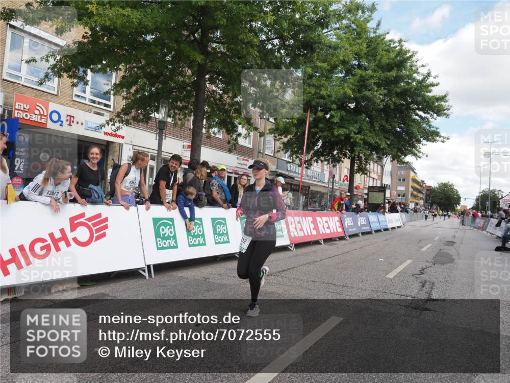 15.09.2024 - PSD Bank Halbmarathon Miley Keyser http://msf.ph/oto/7072555 15.09.2024 12:27:14 Ziel 2113, 2812, 3249, 3490 meine-sportfotos.de