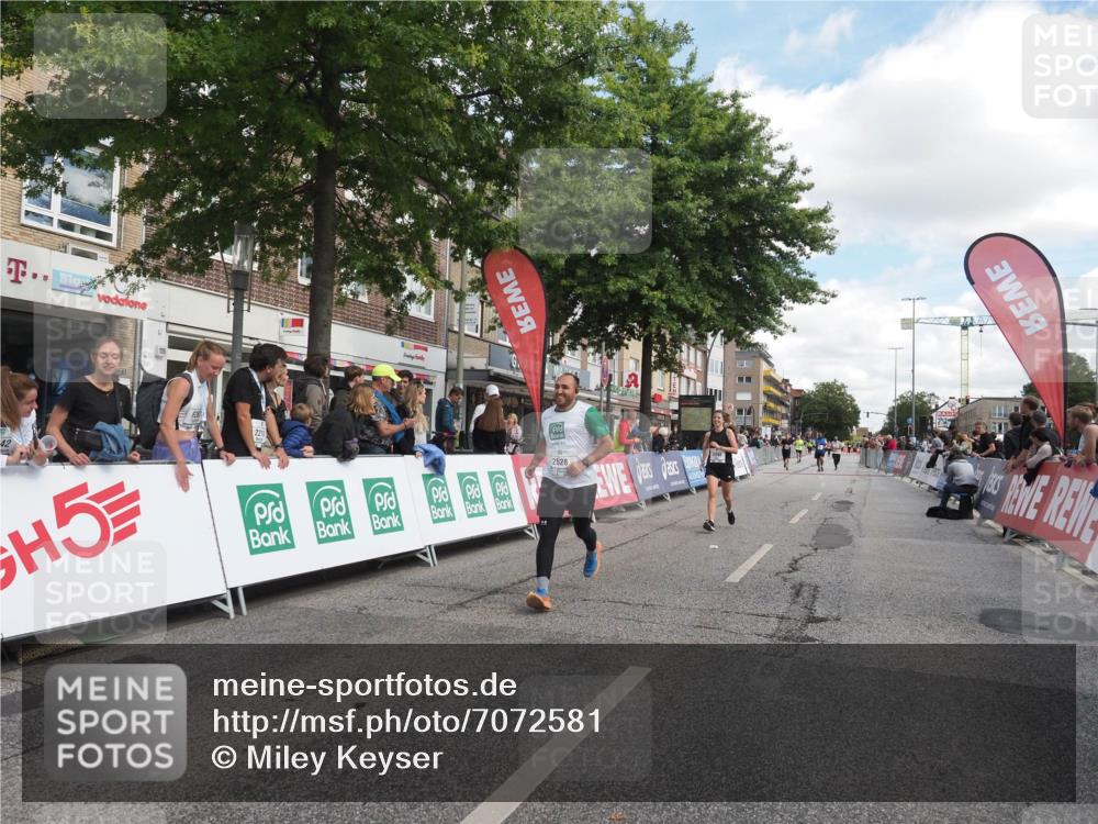 15.09.2024 - PSD Bank Halbmarathon Miley Keyser http://msf.ph/oto/7072581 15.09.2024 12:27:28 Ziel 2114, 2528, 3288 meine-sportfotos.de