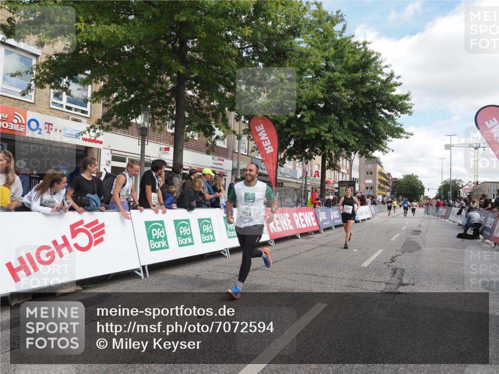 15.09.2024 - PSD Bank Halbmarathon Miley Keyser http://msf.ph/oto/7072594 15.09.2024 12:27:29 Ziel 2114, 2528, 3288 meine-sportfotos.de
