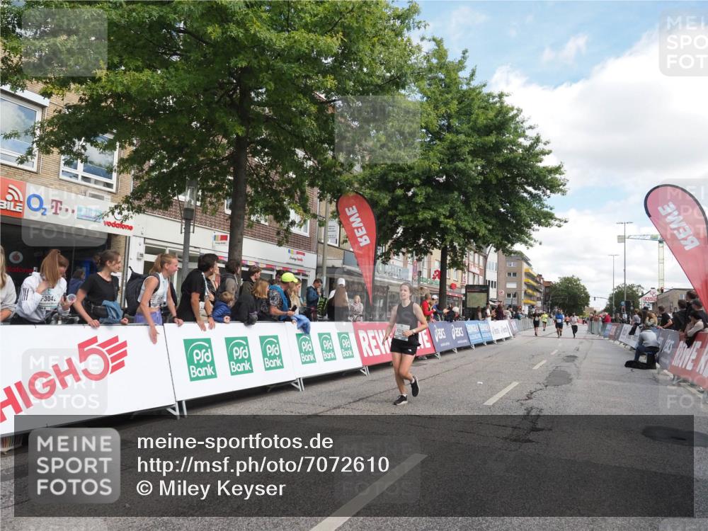 15.09.2024 - PSD Bank Halbmarathon Miley Keyser http://msf.ph/oto/7072610 15.09.2024 12:27:30 Ziel 2114, 2528, 3288 meine-sportfotos.de