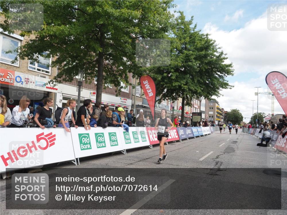 15.09.2024 - PSD Bank Halbmarathon Miley Keyser http://msf.ph/oto/7072614 15.09.2024 12:27:30 Ziel 2114, 2528, 3288 meine-sportfotos.de