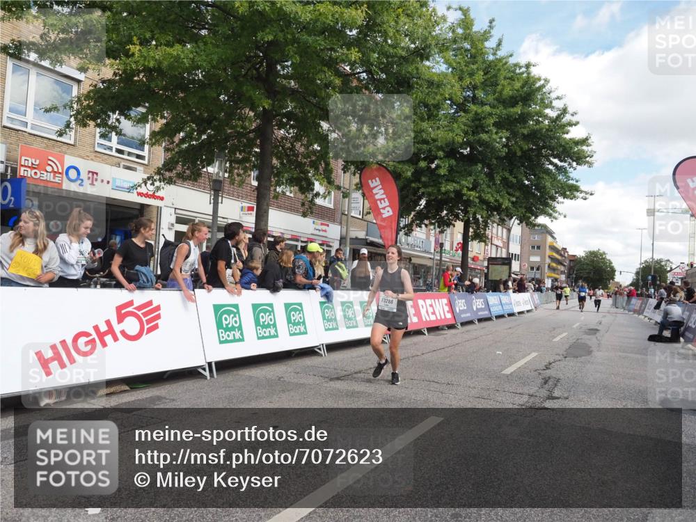 15.09.2024 - PSD Bank Halbmarathon Miley Keyser http://msf.ph/oto/7072623 15.09.2024 12:27:30 Ziel 2114, 2528, 3288 meine-sportfotos.de