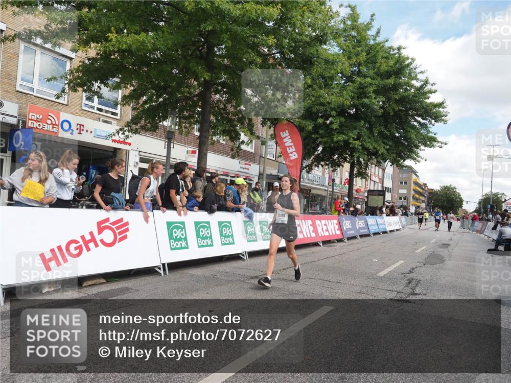 15.09.2024 - PSD Bank Halbmarathon Miley Keyser http://msf.ph/oto/7072627 15.09.2024 12:27:30 Ziel 2114, 2528, 3288 meine-sportfotos.de