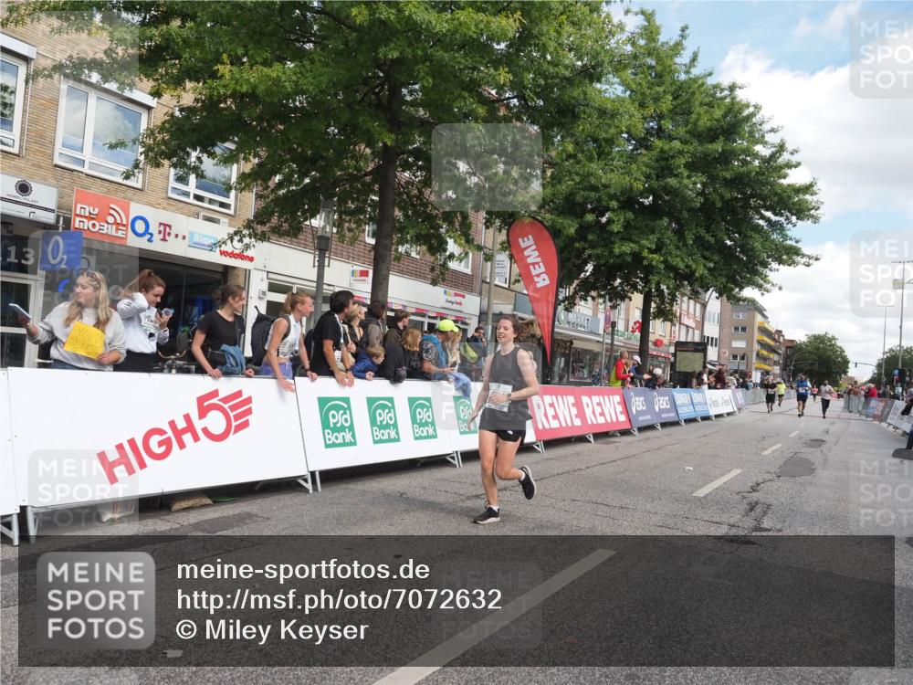 15.09.2024 - PSD Bank Halbmarathon Miley Keyser http://msf.ph/oto/7072632 15.09.2024 12:27:30 Ziel 2114, 2528, 3288 meine-sportfotos.de