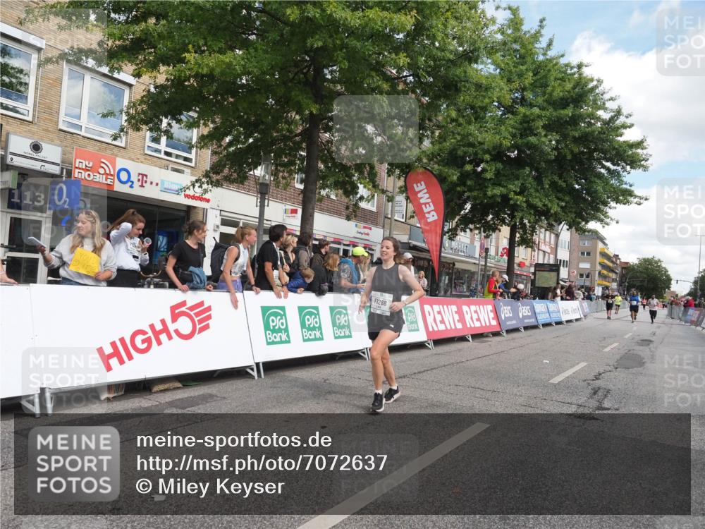 15.09.2024 - PSD Bank Halbmarathon Miley Keyser http://msf.ph/oto/7072637 15.09.2024 12:27:30 Ziel 2114, 2528, 3288 meine-sportfotos.de