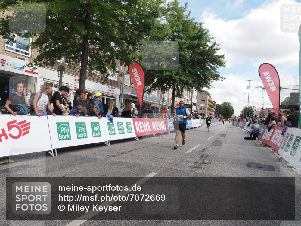 15.09.2024 - PSD Bank Halbmarathon Miley Keyser http://msf.ph/oto/7072669 15.09.2024 12:27:39 Ziel 2114, 2156, 2309, 3288, 3424 meine-sportfotos.de