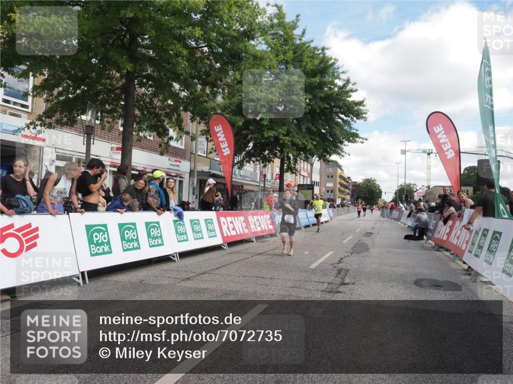 15.09.2024 - PSD Bank Halbmarathon Miley Keyser http://msf.ph/oto/7072735 15.09.2024 12:27:43 Ziel 2114, 2156, 2309, 2360, 3424 meine-sportfotos.de