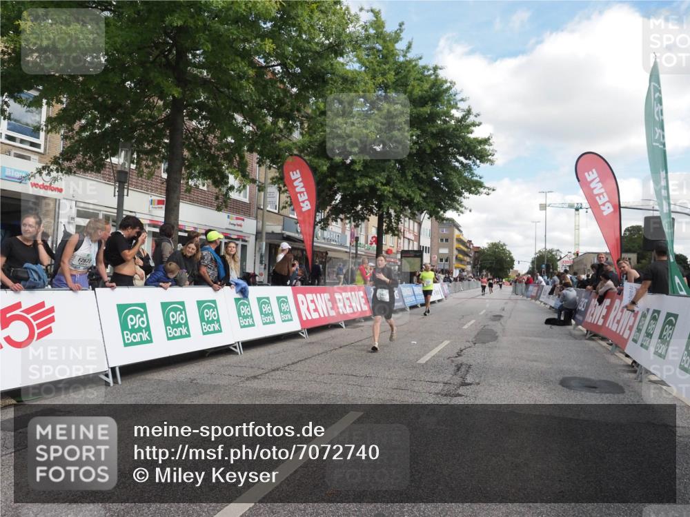 15.09.2024 - PSD Bank Halbmarathon Miley Keyser http://msf.ph/oto/7072740 15.09.2024 12:27:43 Ziel 2114, 2156, 2309, 2360, 3424 meine-sportfotos.de