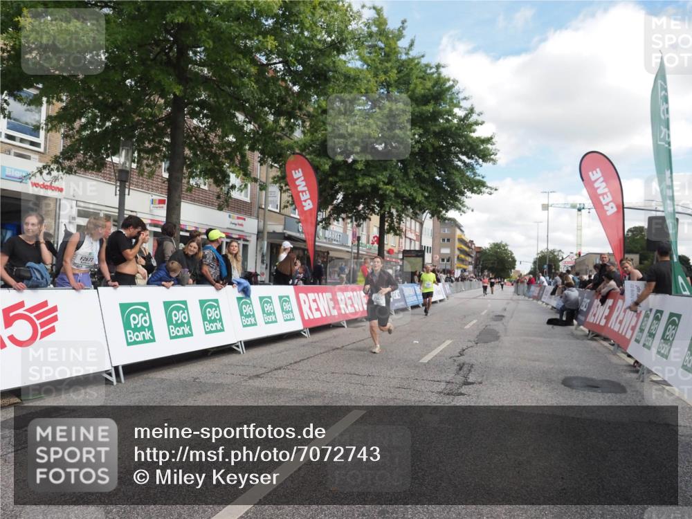 15.09.2024 - PSD Bank Halbmarathon Miley Keyser http://msf.ph/oto/7072743 15.09.2024 12:27:43 Ziel 2114, 2156, 2309, 2360, 3424 meine-sportfotos.de