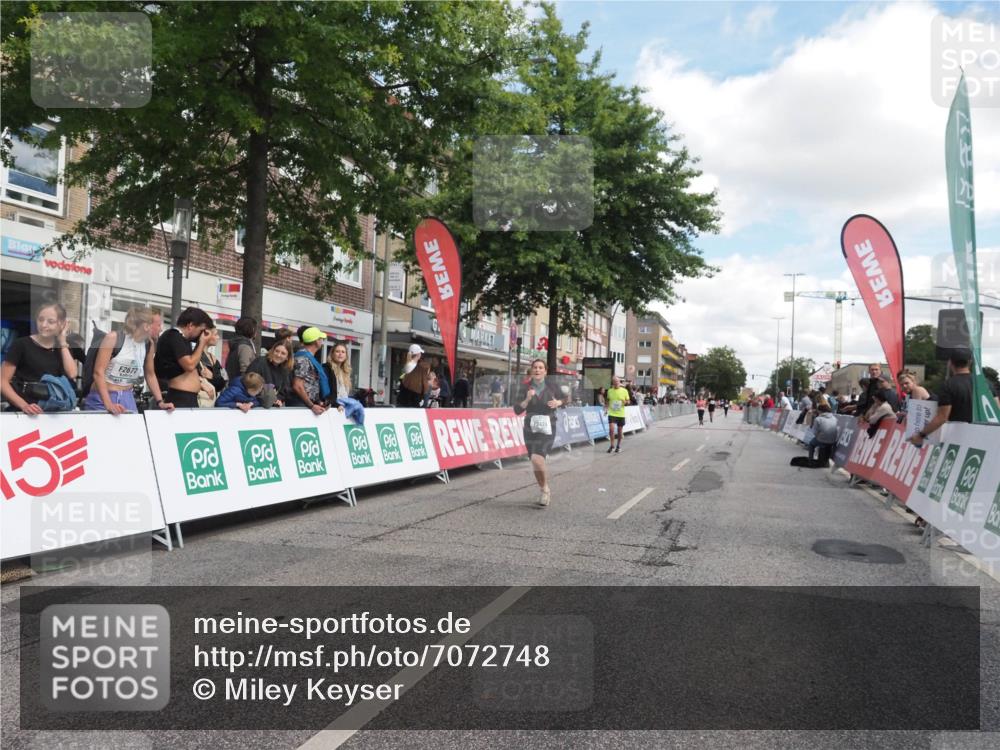 15.09.2024 - PSD Bank Halbmarathon Miley Keyser http://msf.ph/oto/7072748 15.09.2024 12:27:44 Ziel 2114, 2156, 2309, 2360, 3424 meine-sportfotos.de