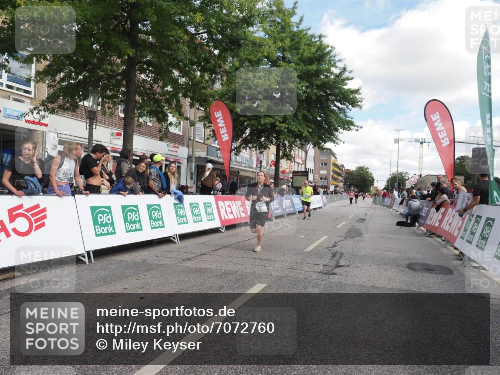 15.09.2024 - PSD Bank Halbmarathon Miley Keyser http://msf.ph/oto/7072760 15.09.2024 12:27:44 Ziel 2114, 2156, 2309, 2360, 3424 meine-sportfotos.de