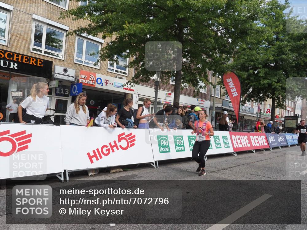 15.09.2024 - PSD Bank Halbmarathon Miley Keyser http://msf.ph/oto/7072796 15.09.2024 12:27:56 Ziel 1858, 2309, 2360, 2420, 3284 meine-sportfotos.de