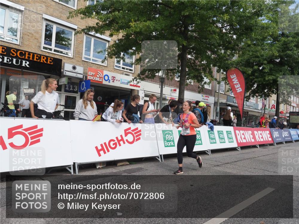 15.09.2024 - PSD Bank Halbmarathon Miley Keyser http://msf.ph/oto/7072806 15.09.2024 12:27:57 Ziel 1858, 2309, 2360, 2420, 3284 meine-sportfotos.de