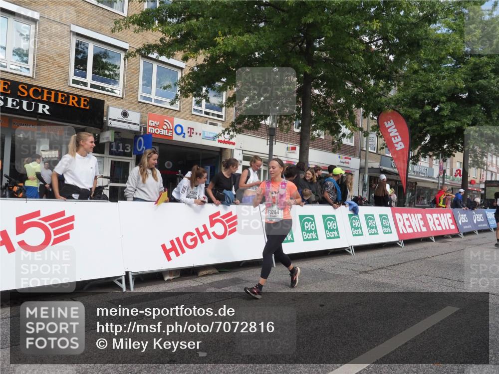 15.09.2024 - PSD Bank Halbmarathon Miley Keyser http://msf.ph/oto/7072816 15.09.2024 12:27:57 Ziel 1858, 2309, 2360, 2420, 3284 meine-sportfotos.de