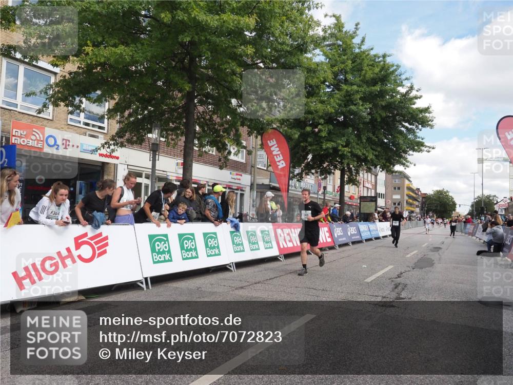 15.09.2024 - PSD Bank Halbmarathon Miley Keyser http://msf.ph/oto/7072823 15.09.2024 12:27:58 Ziel 1858, 2360, 2420, 3284 meine-sportfotos.de