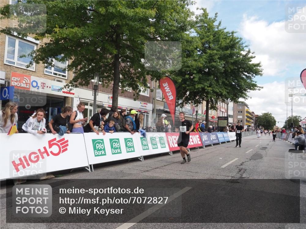 15.09.2024 - PSD Bank Halbmarathon Miley Keyser http://msf.ph/oto/7072827 15.09.2024 12:27:59 Ziel 1858, 2360, 2420, 3284 meine-sportfotos.de