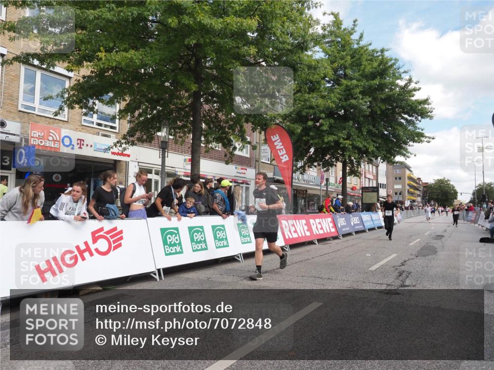 15.09.2024 - PSD Bank Halbmarathon Miley Keyser http://msf.ph/oto/7072848 15.09.2024 12:27:59 Ziel 1858, 2360, 2420, 3284 meine-sportfotos.de