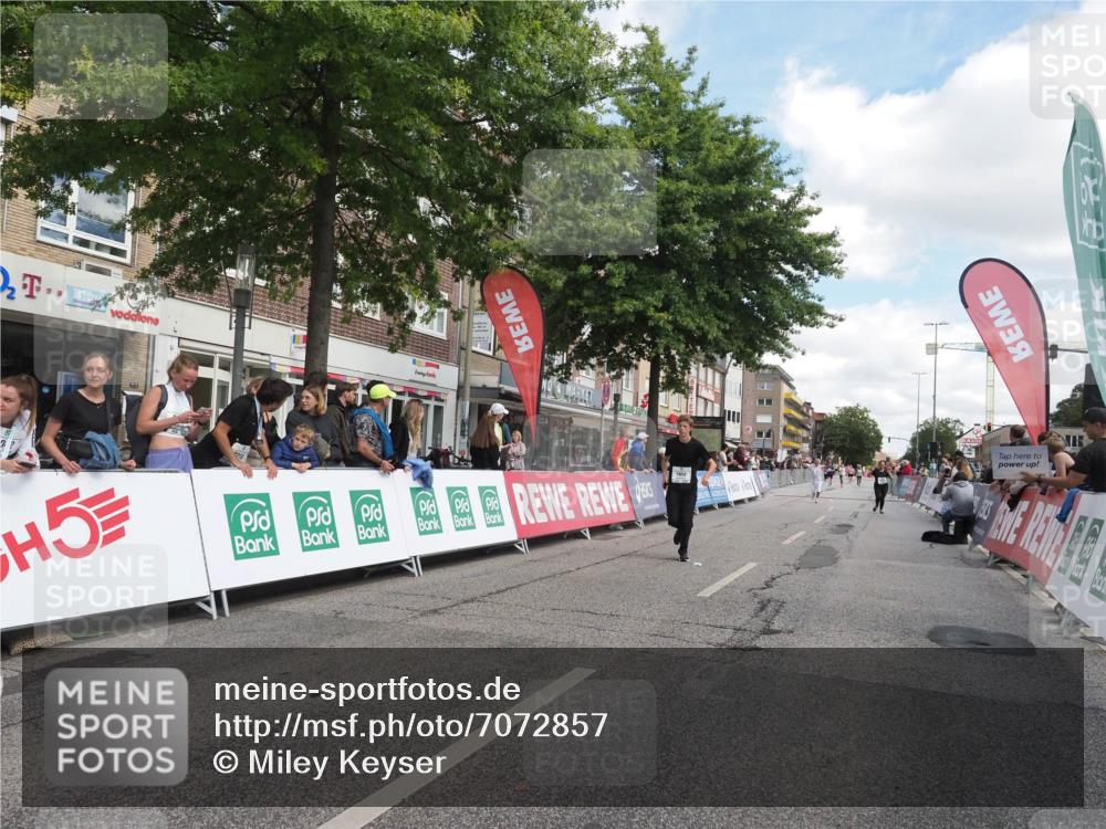 15.09.2024 - PSD Bank Halbmarathon Miley Keyser http://msf.ph/oto/7072857 15.09.2024 12:28:01 Ziel 1858, 2322, 2360, 2420, 3284 meine-sportfotos.de