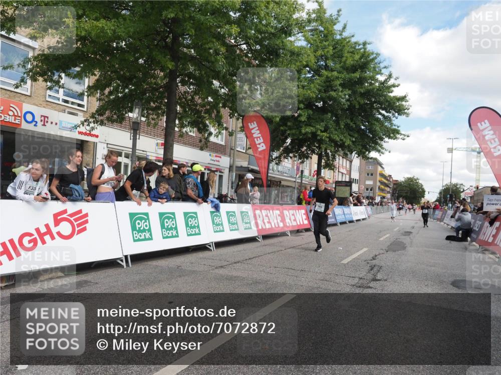 15.09.2024 - PSD Bank Halbmarathon Miley Keyser http://msf.ph/oto/7072872 15.09.2024 12:28:01 Ziel 1858, 2322, 2360, 2420, 3284 meine-sportfotos.de