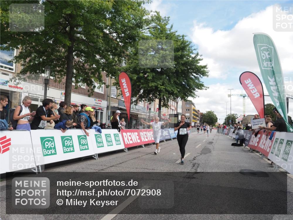 15.09.2024 - PSD Bank Halbmarathon Miley Keyser http://msf.ph/oto/7072908 15.09.2024 12:28:08 Ziel 1858, 2322, 2420, 3073, 3284, 3327 meine-sportfotos.de