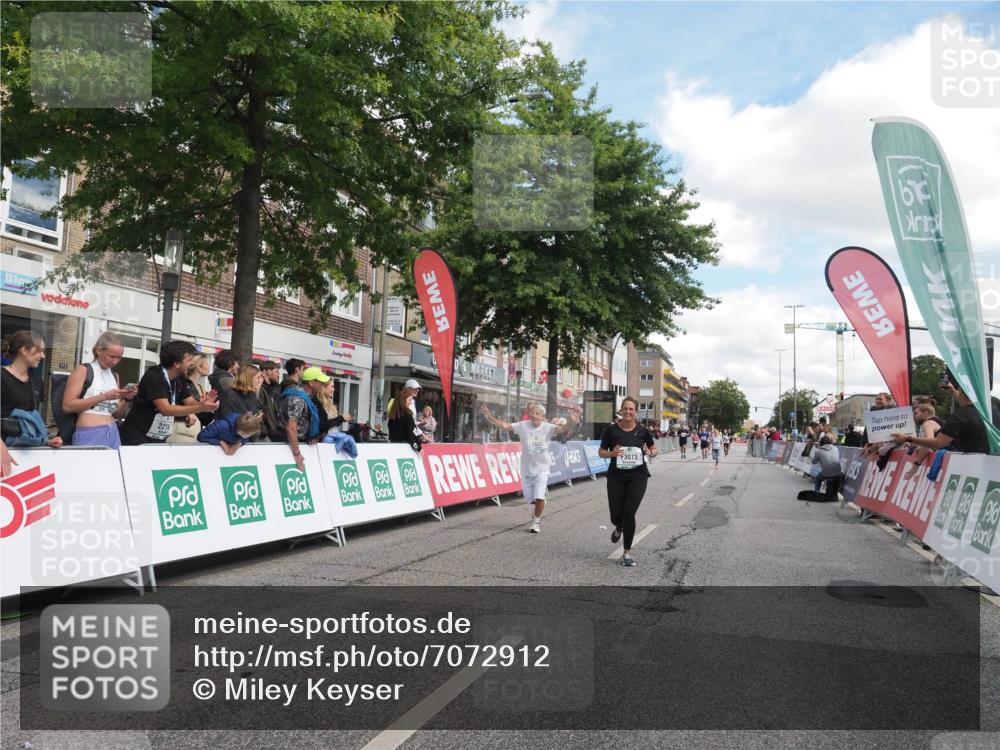 15.09.2024 - PSD Bank Halbmarathon Miley Keyser http://msf.ph/oto/7072912 15.09.2024 12:28:08 Ziel 1858, 2322, 2420, 3073, 3284, 3327 meine-sportfotos.de