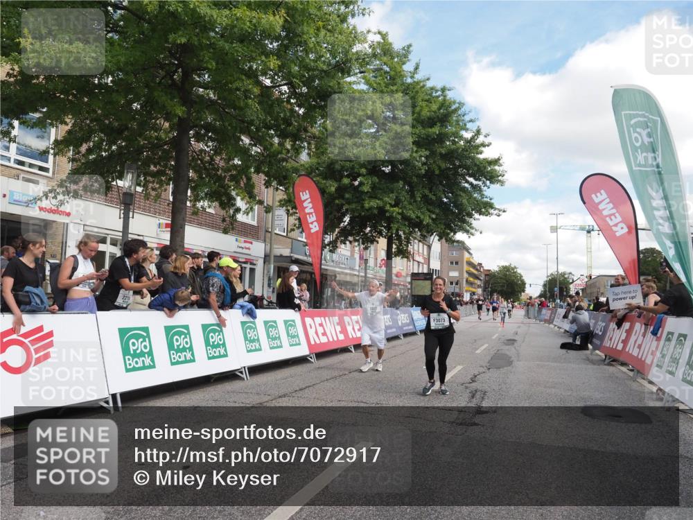 15.09.2024 - PSD Bank Halbmarathon Miley Keyser http://msf.ph/oto/7072917 15.09.2024 12:28:08 Ziel 1858, 2322, 2420, 3073, 3284, 3327 meine-sportfotos.de