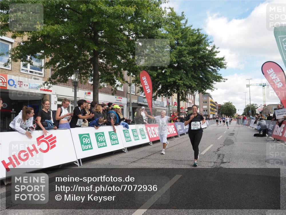 15.09.2024 - PSD Bank Halbmarathon Miley Keyser http://msf.ph/oto/7072936 15.09.2024 12:28:08 Ziel 1858, 2322, 2420, 3073, 3284, 3327 meine-sportfotos.de