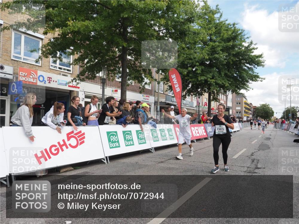 15.09.2024 - PSD Bank Halbmarathon Miley Keyser http://msf.ph/oto/7072944 15.09.2024 12:28:09 Ziel 1858, 2322, 2420, 3073, 3284, 3327 meine-sportfotos.de