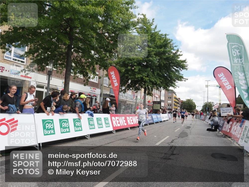 15.09.2024 - PSD Bank Halbmarathon Miley Keyser http://msf.ph/oto/7072988 15.09.2024 12:28:14 Ziel 1858, 2322, 2439, 2441, 3017, 3073, 3121, 3327 meine-sportfotos.de