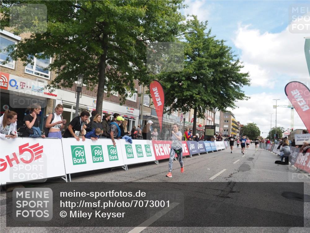 15.09.2024 - PSD Bank Halbmarathon Miley Keyser http://msf.ph/oto/7073001 15.09.2024 12:28:14 Ziel 1858, 2322, 2439, 2441, 3017, 3073, 3121, 3327 meine-sportfotos.de